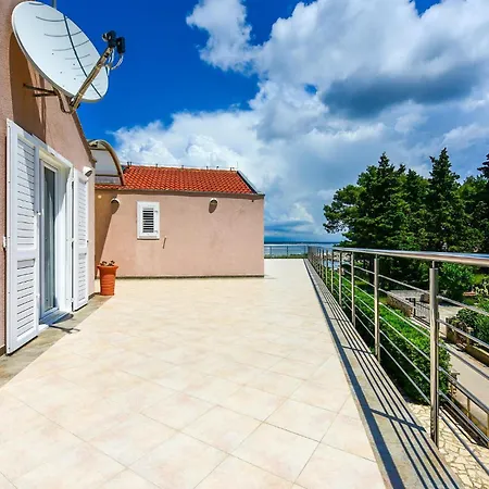 2 Bedroom In * Ugljan