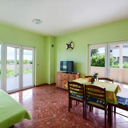 2 Bedroom In Apartamento Ugljan