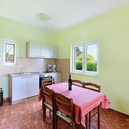 Apartmán 2 Bedroom In Ugljan