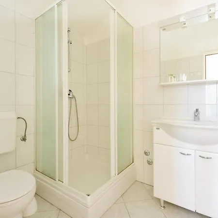 2 Bedroom In * Ugljan