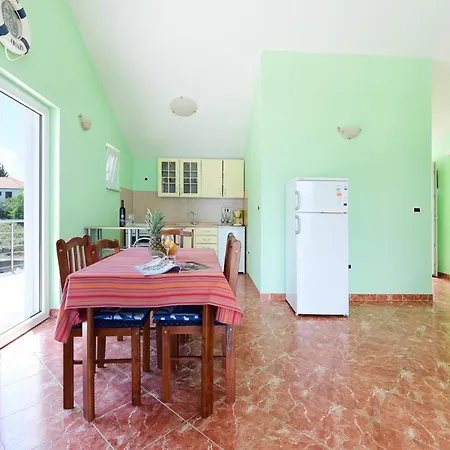 2 Bedroom In Ugljan