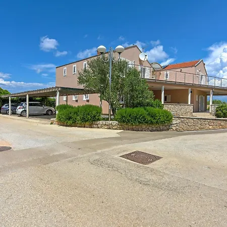 2 Bedroom In Ugljan