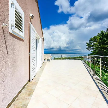 Apartmán 2 Bedroom In Ugljan